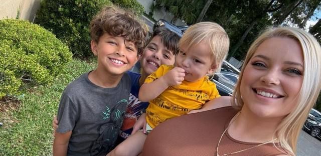 Looking For Friend With Benefits - Image 2